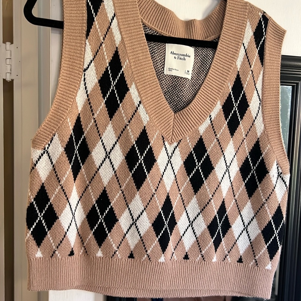 Neutral harlequin patterned vest